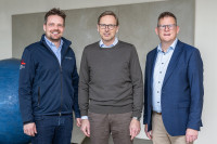 Johannes Schubert (left) took over the role of Head of Sales at Gerhard Schubert GmbH from Martin Sauter (right) Middle: Marcel Kiessling, Managing Director of Gerhard Schubert GmbH. (Image: Gerhard Schubert GmbH)