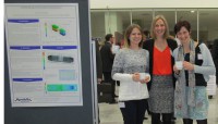 Wissenschaftliche Mitarbeiterinnen des Snackunternehmens Mondelez International bei der Präsentation
ihrer Info-Poster.
