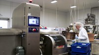 Kinnerton installierte ein X33-Röntgeninspektionssystem, das über eine
fünfmal höhere Erkennungs­empfindlichkeit als herkömmliche Systeme verfügt.
(Bilder: Mettler-Toledo)
