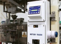 Die Freifall-Metallsuchsysteme der T-Serie überprüfen Schokoladenprodukte auf Metall­verunreinigungen – auch in Produktionsumgebungen mit beengten Platzverhältnissen.
