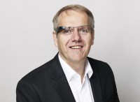 Dirk Franke, Managing Partner of 
Picavi GmbH, with smart glasses. 
(Image: Kohlhaas)