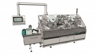 Die Verpackungs­maschine CFW-D für Schokoladenartikel im Falt­einschlag erzielt mit einer Höchstleistung von bis zu 1.400 Produkten pro Minute eine neue Bestmarke. 
