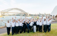 Fröhliche Stimmung zum 35-jährigen Jubiläum: das tna-Team in Sydney, Australien. 
