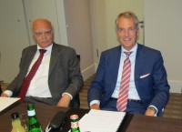 Sind für den weiteren Weg der Firma zuversichtlich: Emanuele Bosio (l.), Vorsitzender der M&C SpA, dem Mehrheitseigner von Treofan, und CEO Dr. Walter Bickel. 
