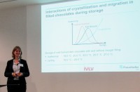 Isabell Rothkopf informierte über die Wechselwirkung von Fettkristallisation und -migration am Beispiel gefüllter dunkler Schokolade.
