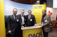 Fachsimpeln über die Logistik: (v. l.) Michael Scheid, René Soldner und Dirk Alexander von Dachser SE mit Andreas Winkels (InterCookies24 GmbH).

